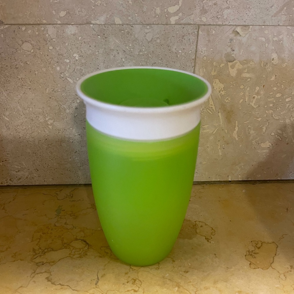 Munchkin sippy cup 10 oz new